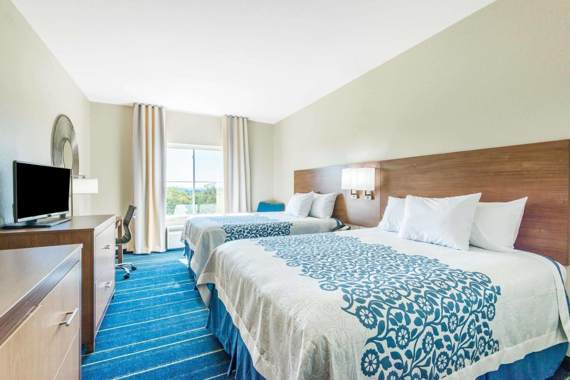 Days Inn By Wyndham Cadiz Εξωτερικό φωτογραφία